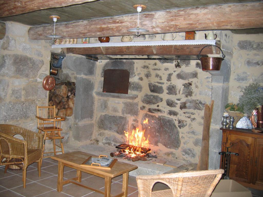 Bed and Breakfast La Ferme Des Genets Medeyrolles Экстерьер фото