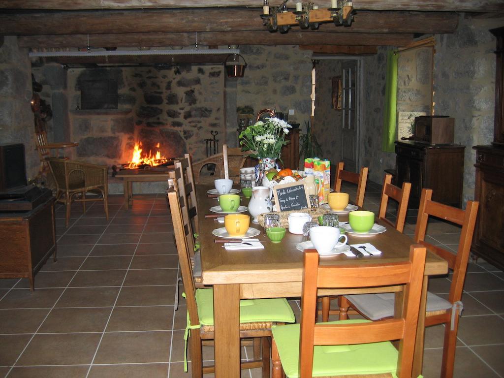 Bed and Breakfast La Ferme Des Genets Medeyrolles Экстерьер фото